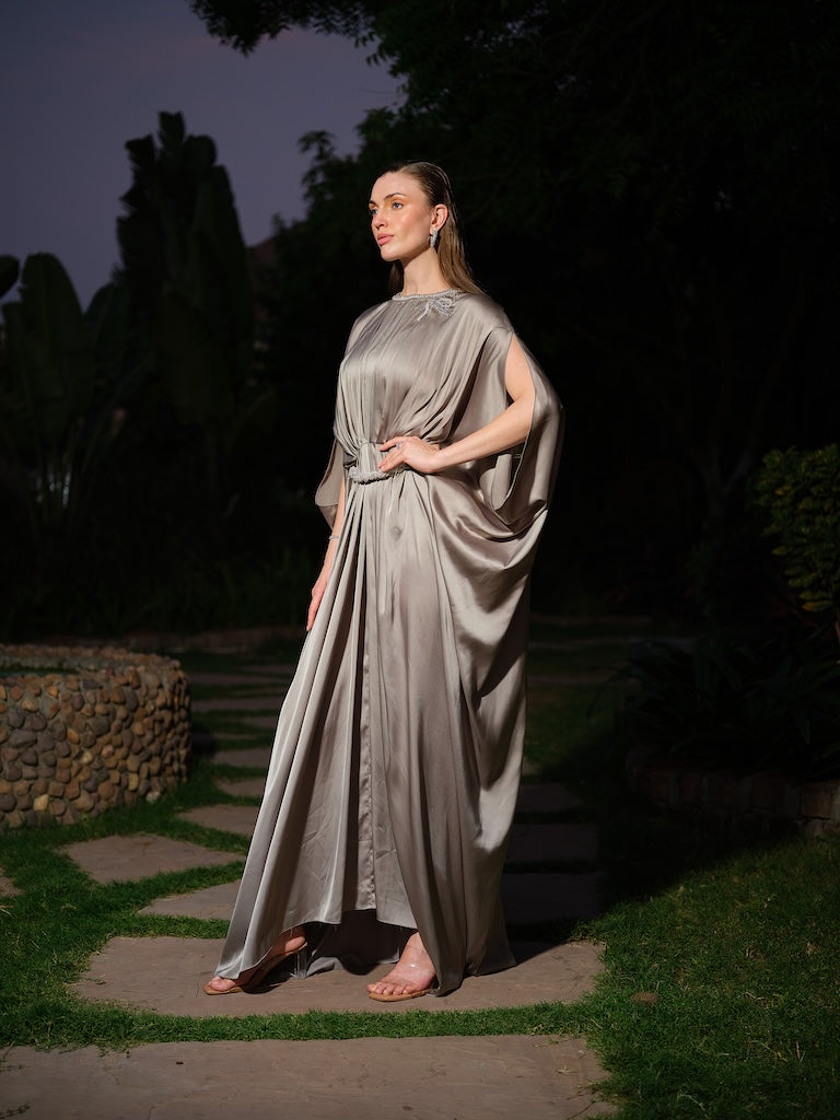 JULIETTE - Smooth green satin kaaftan dress adorned with a braided beads belt