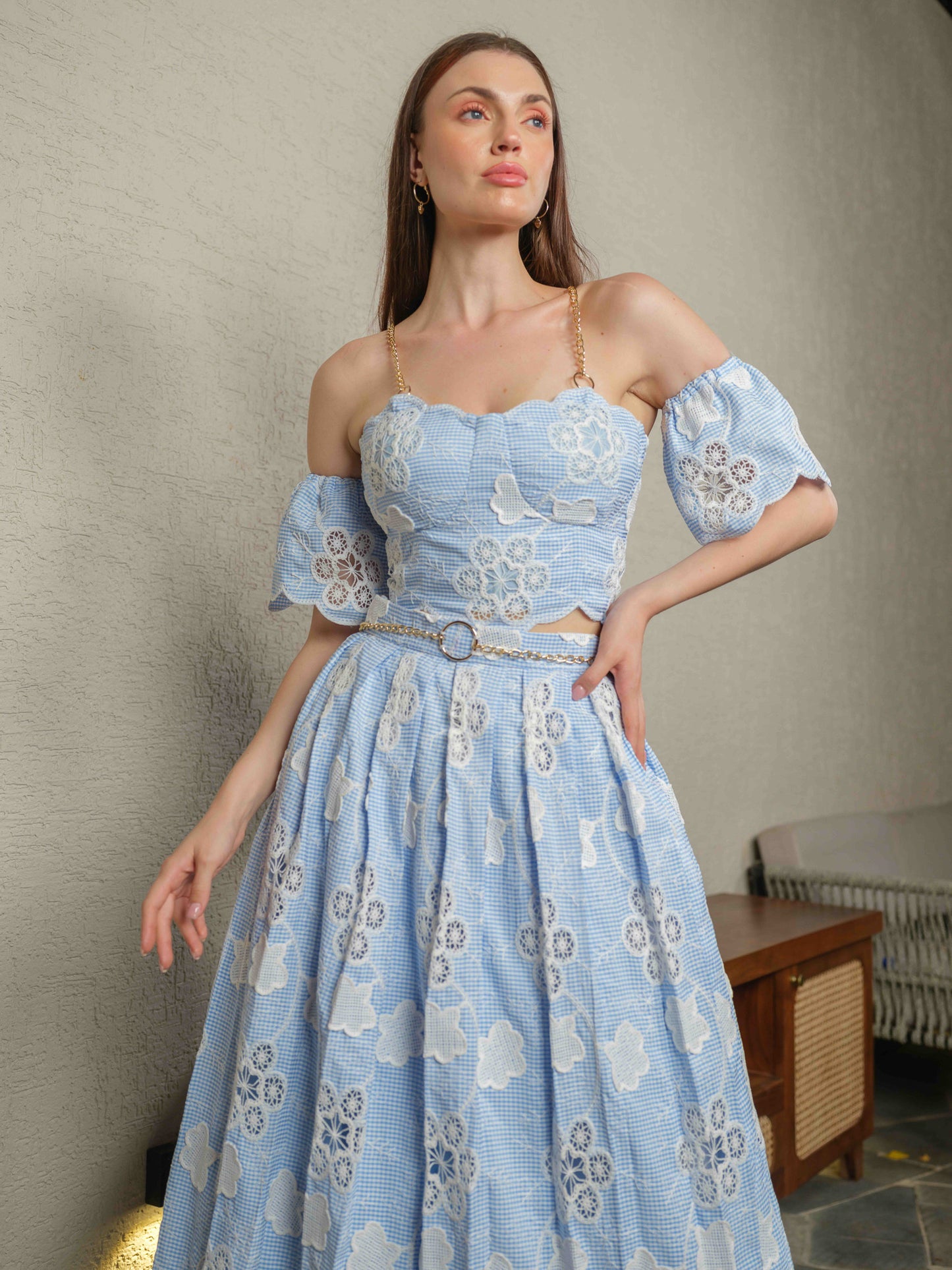 FLORESSA –corset with chain detailing, paired with a pleated skirt and detachable sleeves