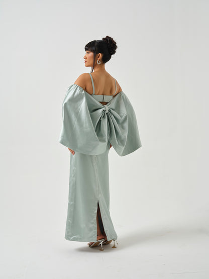 INAAYA- A heavily embroidered blouse paired with skirt and bow