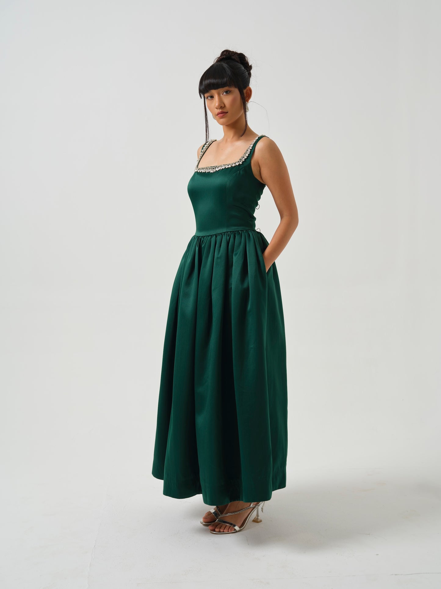 ELOWE -A T-length dress with stone detailing on neck.