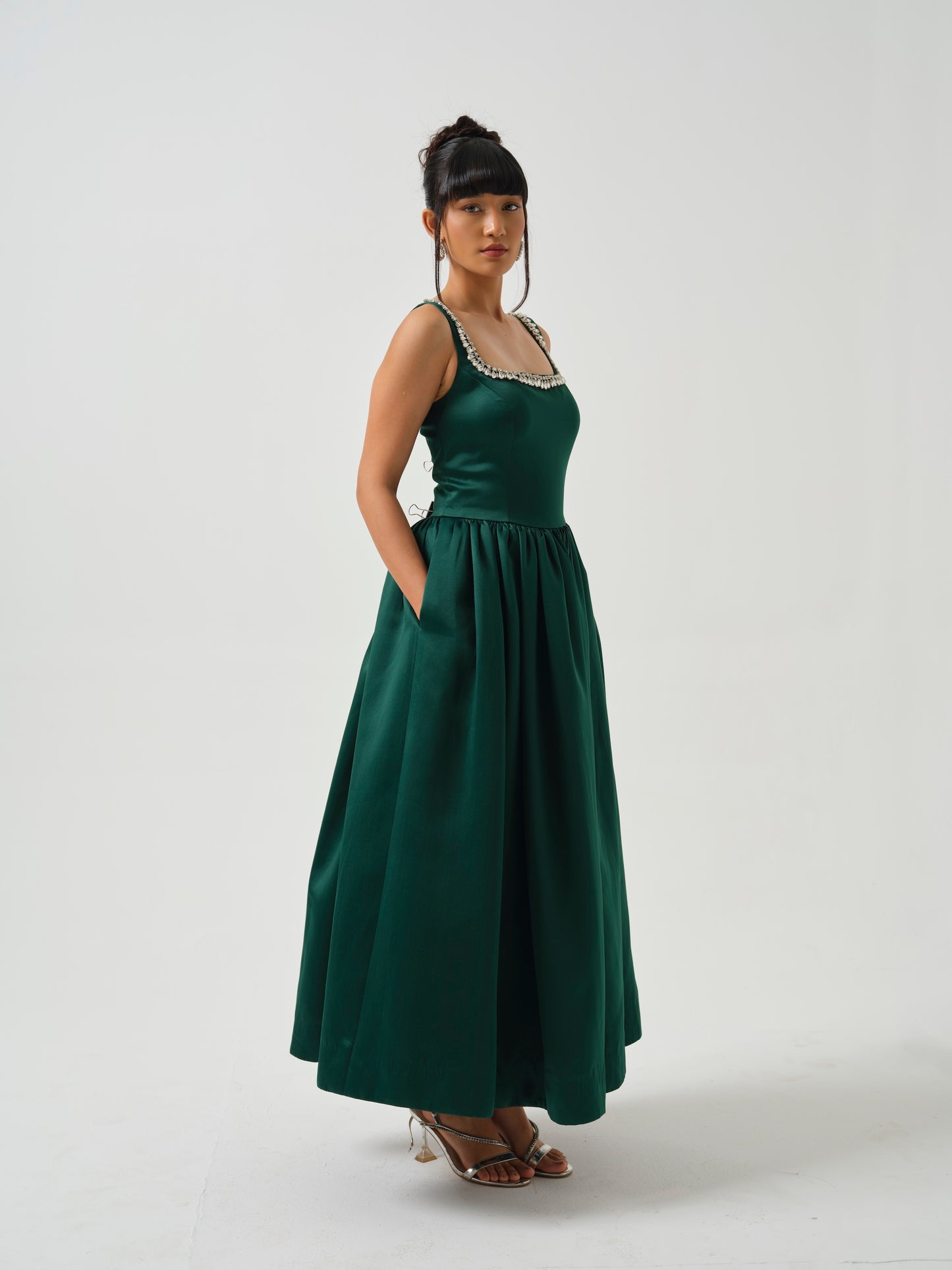 ELOWE -A T-length dress with stone detailing on neck.