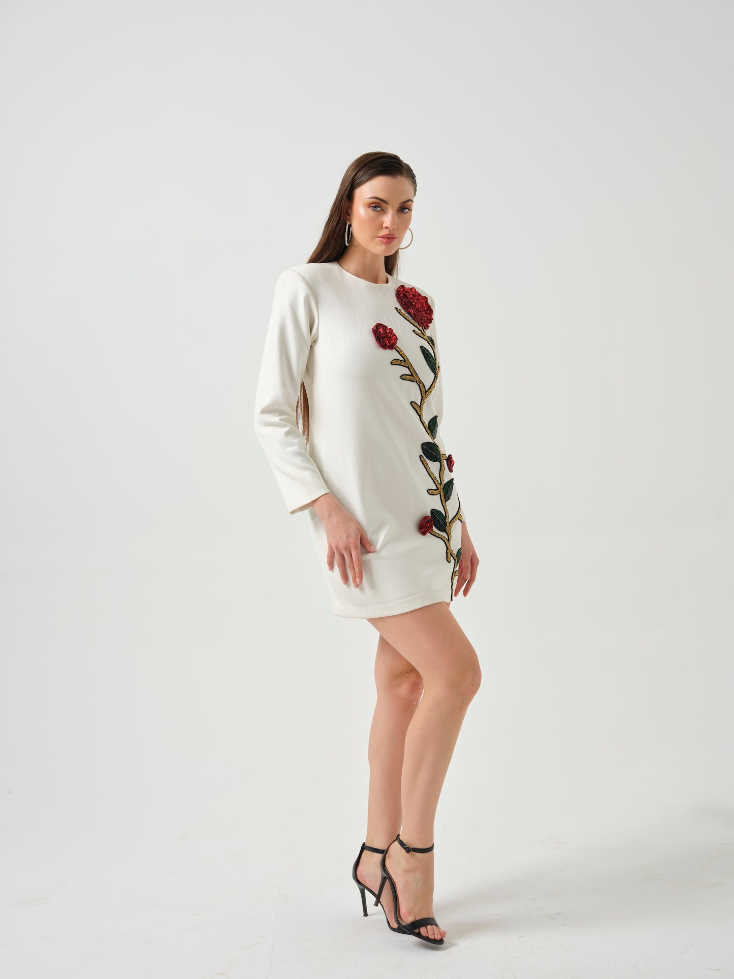 BELLE- White short dress with flower detailing