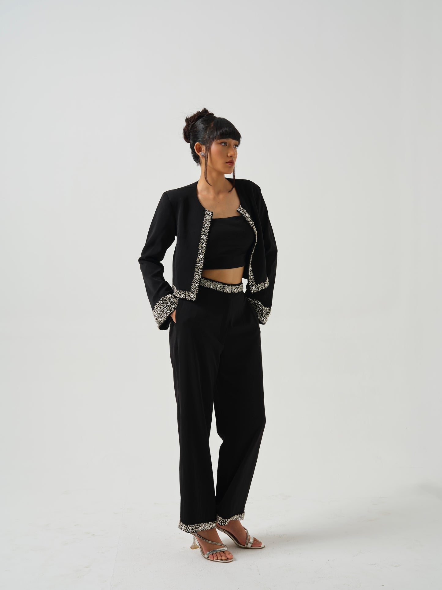 AMAYAA- Black 3 pcs set with stone detailing