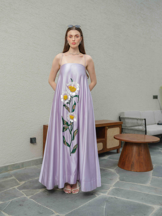 LILORA – A long dress adorned with beautiful floral embroidery