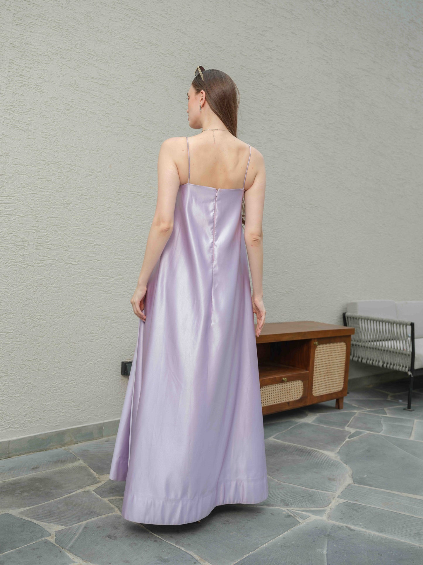 LILORA – A long dress adorned with beautiful floral embroidery