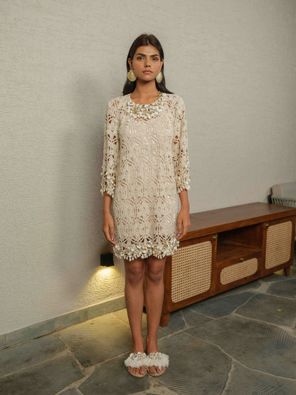 SHELLUNA – A crochet dress adorned with intricate embroidery featuring Kodi shell detailing