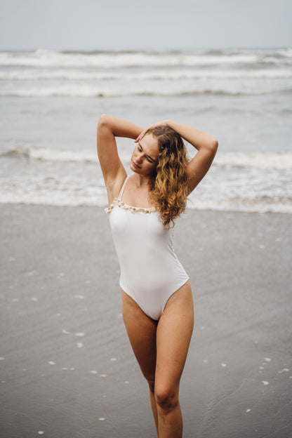 SHELLIN - Ivory bodysuit adorned with cowrie shell embroidery on the neckline and straps, finished with a rope belt