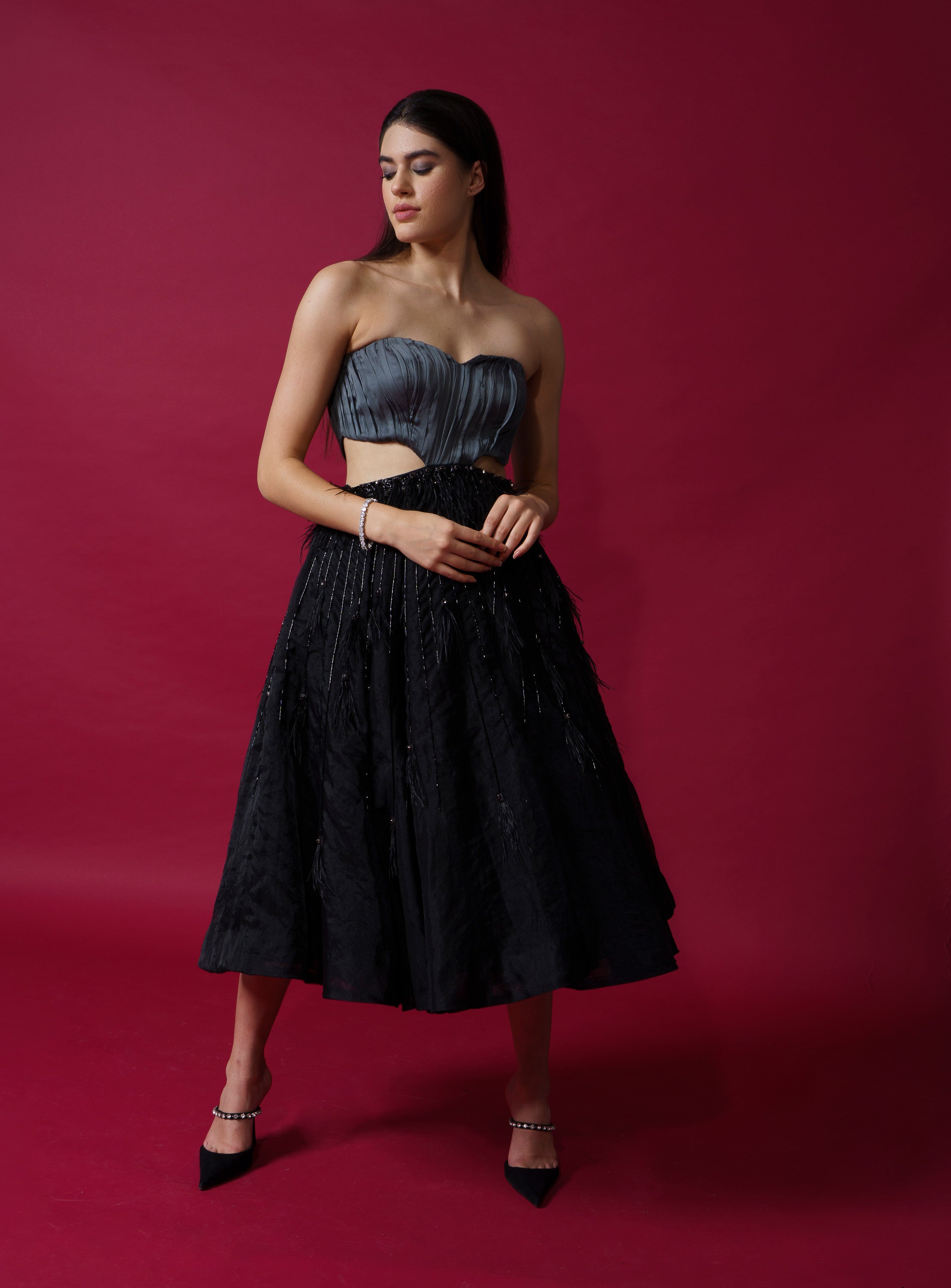 Big v-volume Tea-length gown, with pleated bustier and feather detailing