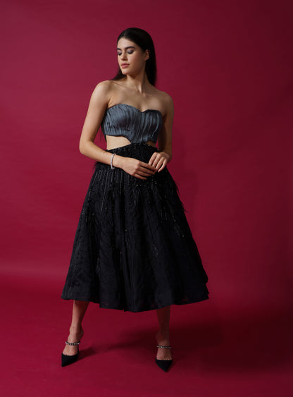 Zendaya - Big v-volume Tea-length gown, with pleated bustier